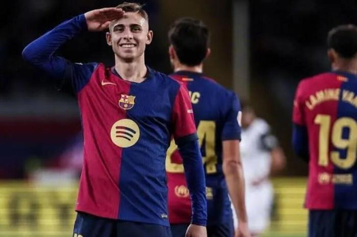 体育-切尔西4000万欧报价巴萨中场费尔明遭拒，球员坚持留队