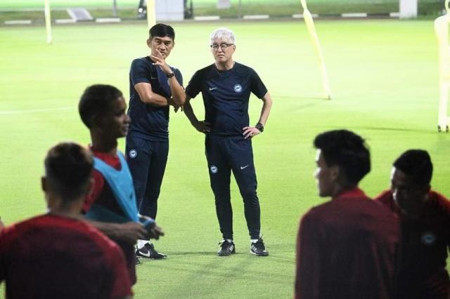 新加坡与国足同步展开备战 小仓勉带俩助手就位