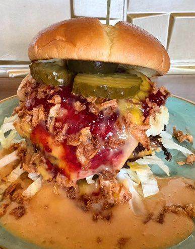 嘲讽伊萨克叛逃，纽卡酒吧推出“瑞典鼠辈”汉堡