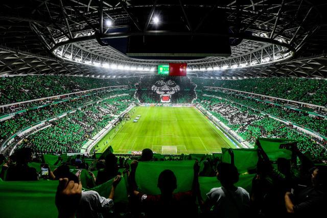 开云电竞-国安队史千场震撼Tifo开场 京沪大战重现国家德比