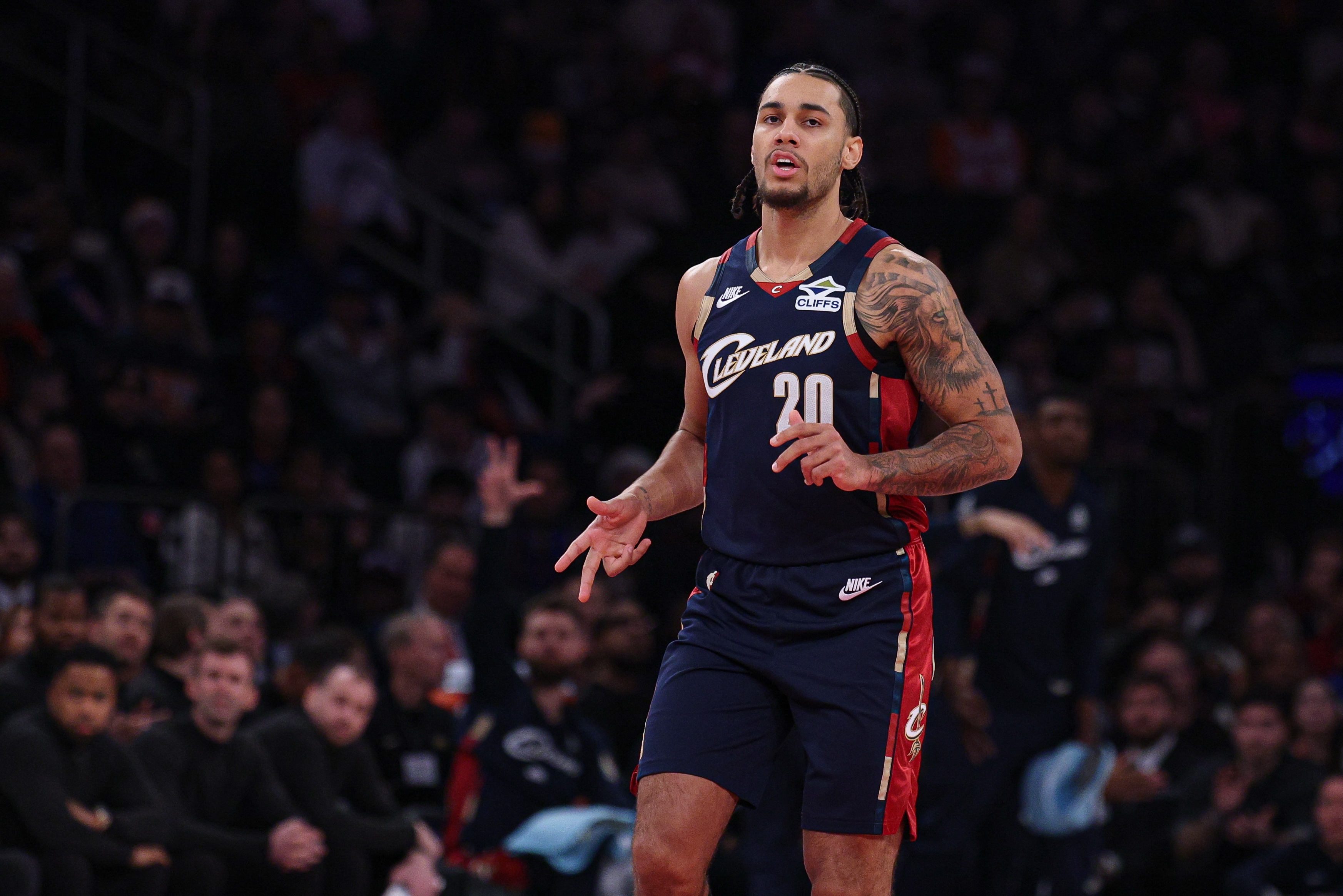 体育博彩-太准了！泰森三分迎射恩比德 个人第5记已经25分