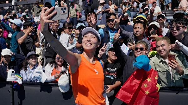 在线娱乐-澳网｜“不专注于网球”反倒接连赢球，王欣瑜靠着松弛感成为三十二强中国独苗|大满贯|wta250|奥斯塔彭科|女单|比赛_新浪体育_新浪新闻