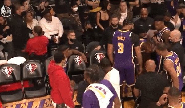 电竞投注-湖人冲突为何而起？浓眉侵略性不足被霍华德聊破防